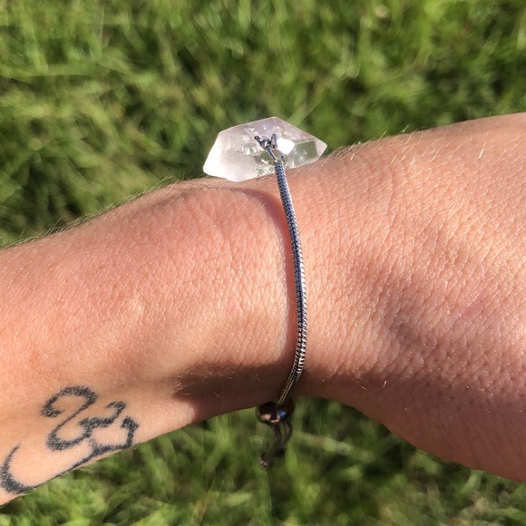 Crystal Clear Pull String Quartz Crystal🔴 - Picture 4 of 5